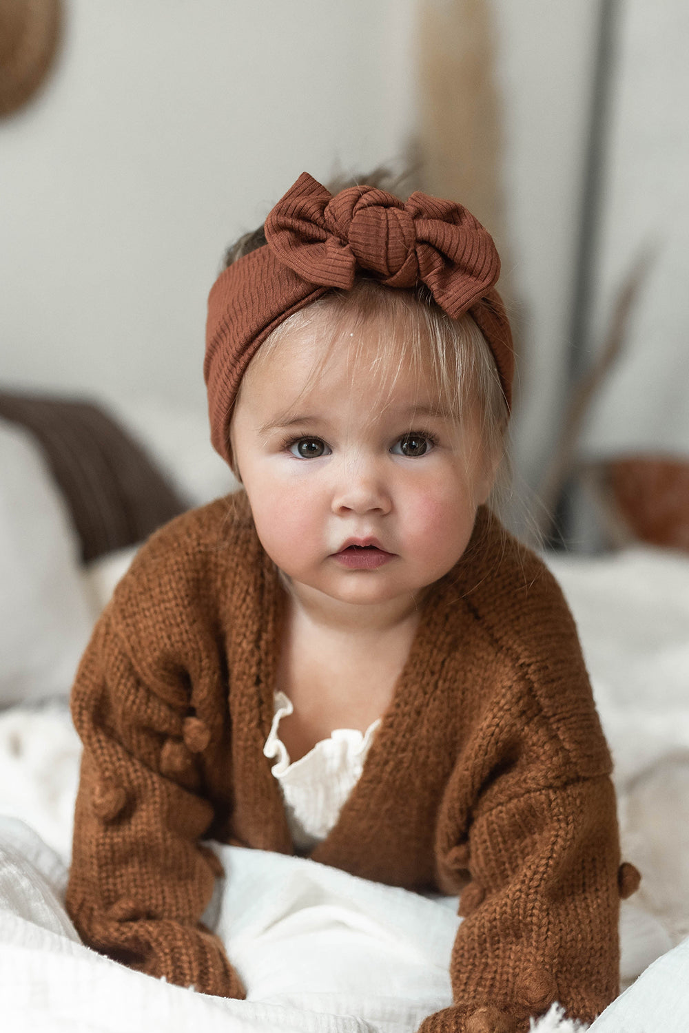 Ribbed Baby headband with bow.